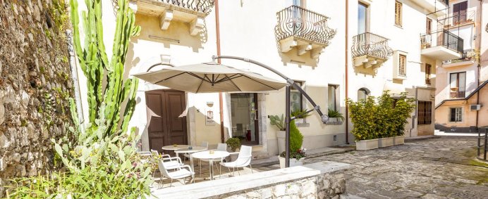 Hotel PORTA DEL TOCCO DESIGN ROOMS 3* - Taormina, Italia. - Photo 3