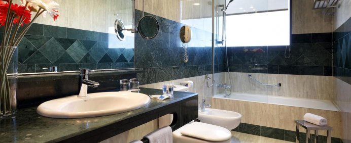 Hotel VIA CASTELLANA 4* - Madrid, Spania. - Photo 3