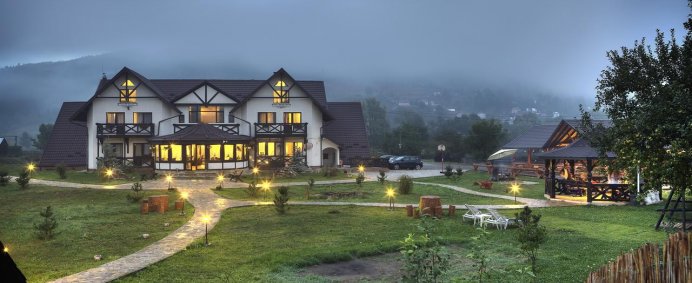 Pensiunea LA BUCOVINEANCA 4* - Bucovina (Vama Suceava), Romania. - Photo 9
