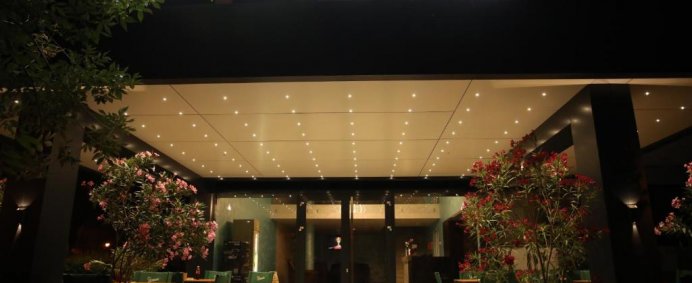Hotel DELFIN 3* - Mamaia, Romania - Photo 1