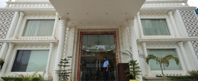 Hotel SURESA REGAL VISTA 4* - Agra, India. - Photo 14