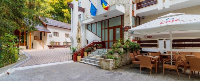 Vila CRIZANTEMA 3* - Baile Govora, Romania (fosta resedinta a lui N. Ceausescu) - Photo 1