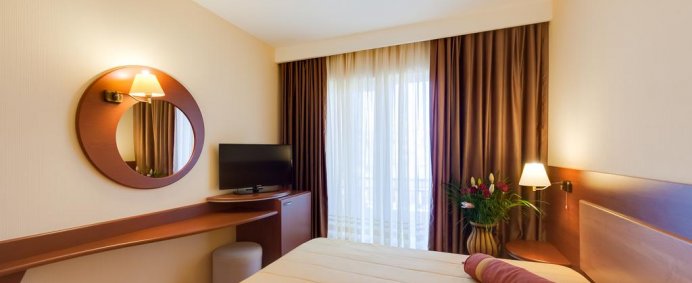 Hotel PALAS 4* - Mamaia, Romania. - Photo 2