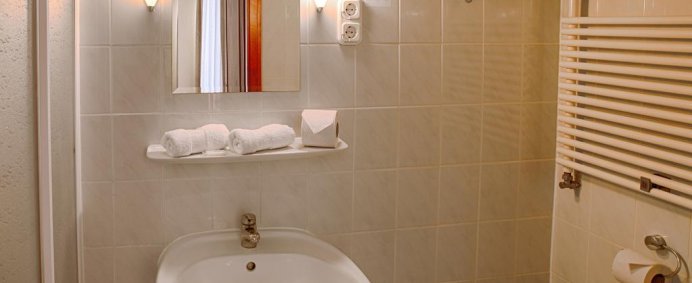 Pensiunea KORONA 3* - Budapeste, Ungaria. - Photo 2
